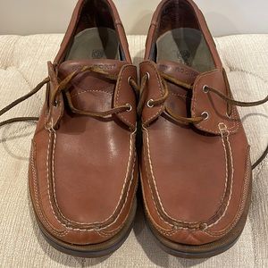 Rockport name brand men shoes. Brown leather. Lovingly worn, but comfortable $28